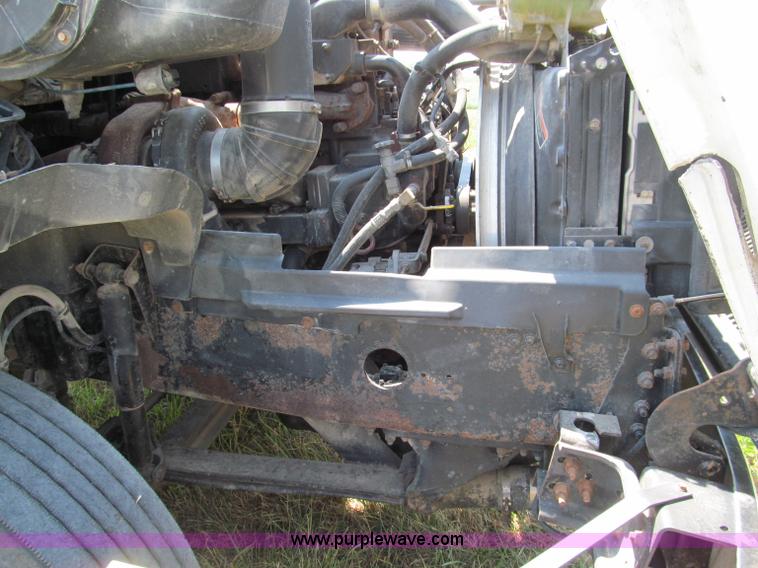 image for item C2435 1999 Volvo VN semi truck