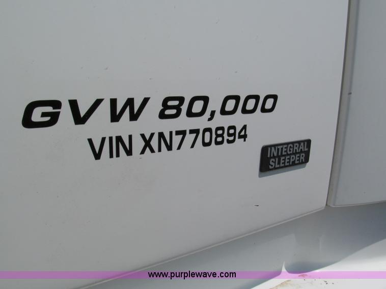 image for item C2435 1999 Volvo VN semi truck