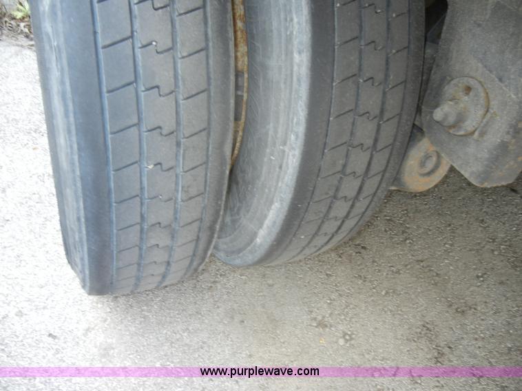 image for item D4149 2004 Utility 53' reefer trailer