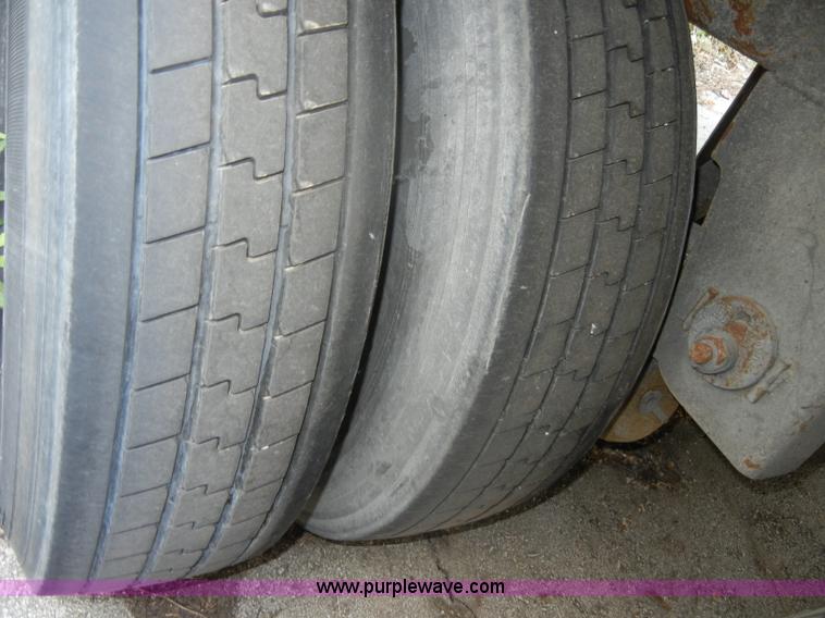 image for item D4149 2004 Utility 53' reefer trailer