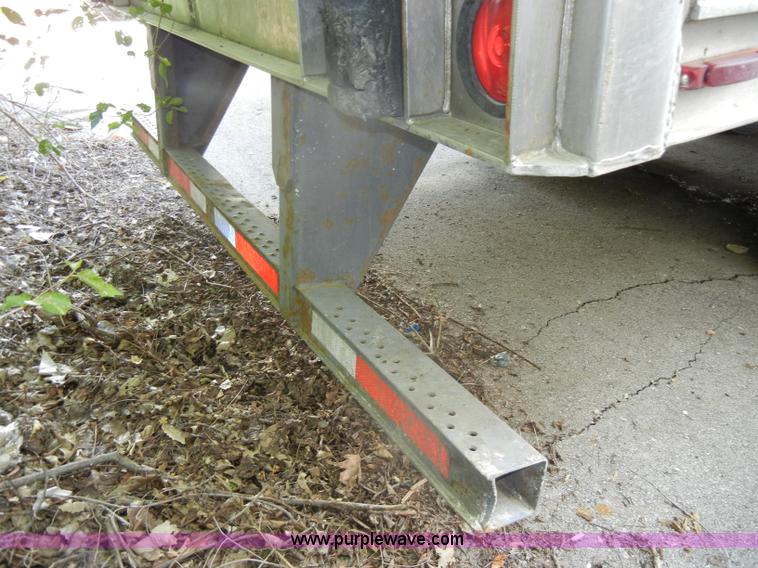 image for item D4149 2004 Utility 53' reefer trailer