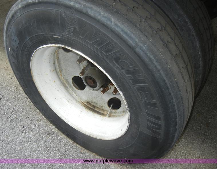 image for item D4149 2004 Utility 53' reefer trailer