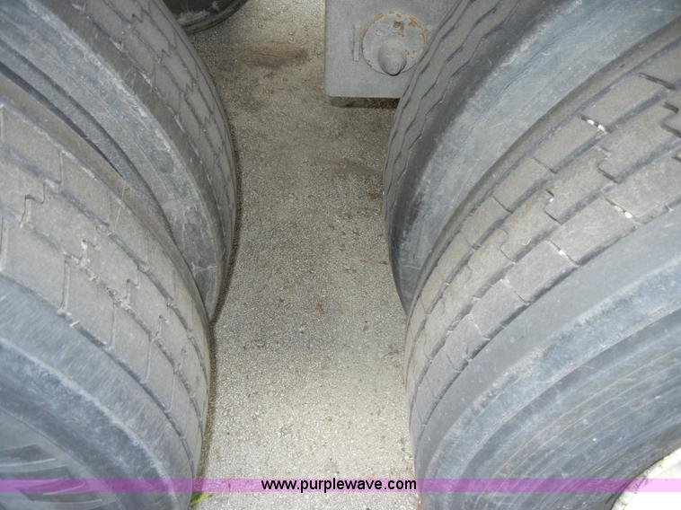 image for item D4149 2004 Utility 53' reefer trailer