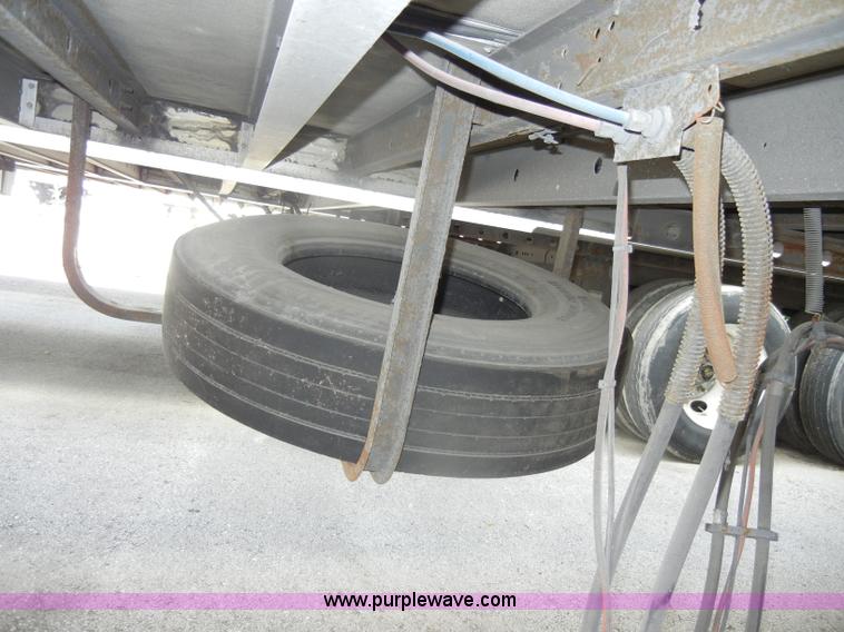 image for item D4149 2004 Utility 53' reefer trailer