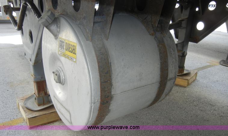 image for item D4149 2004 Utility 53' reefer trailer