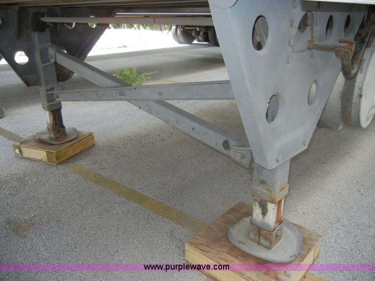 image for item D4149 2004 Utility 53' reefer trailer