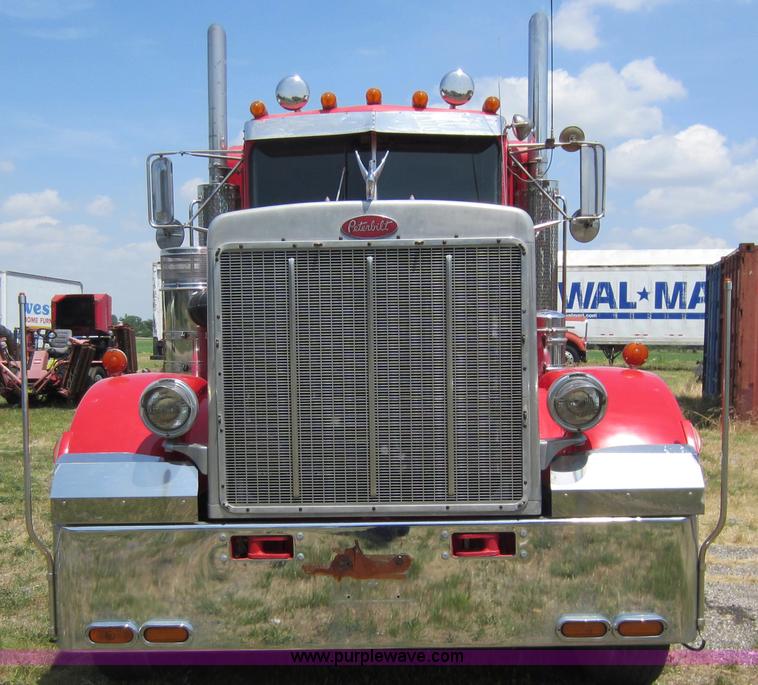 image for item D5574 1974 Peterbilt 359 semi truck