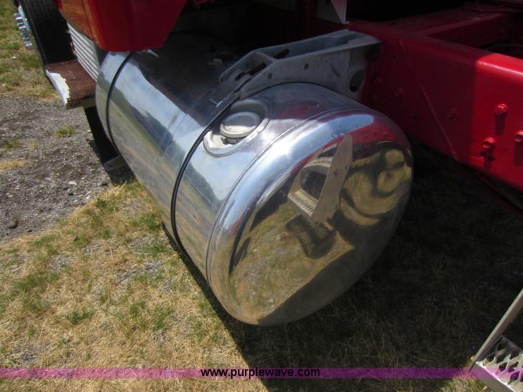 image for item D5574 1974 Peterbilt 359 semi truck