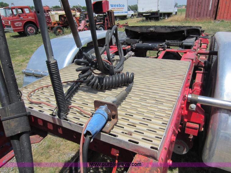 image for item D5574 1974 Peterbilt 359 semi truck