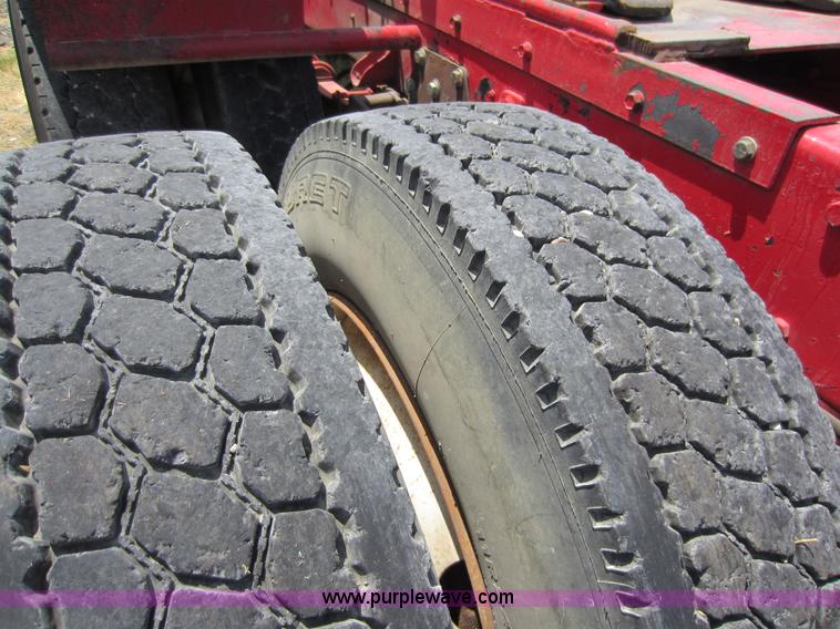 image for item D5574 1974 Peterbilt 359 semi truck