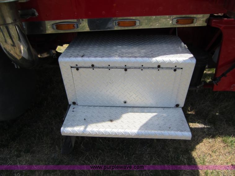 image for item D5574 1974 Peterbilt 359 semi truck