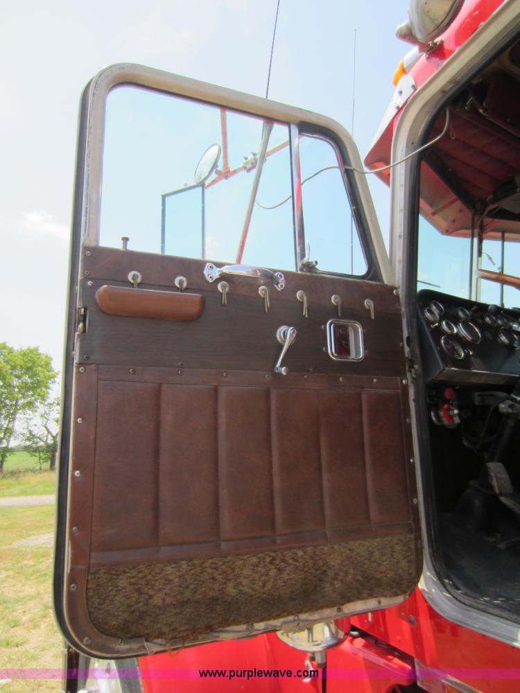 image for item D5574 1974 Peterbilt 359 semi truck