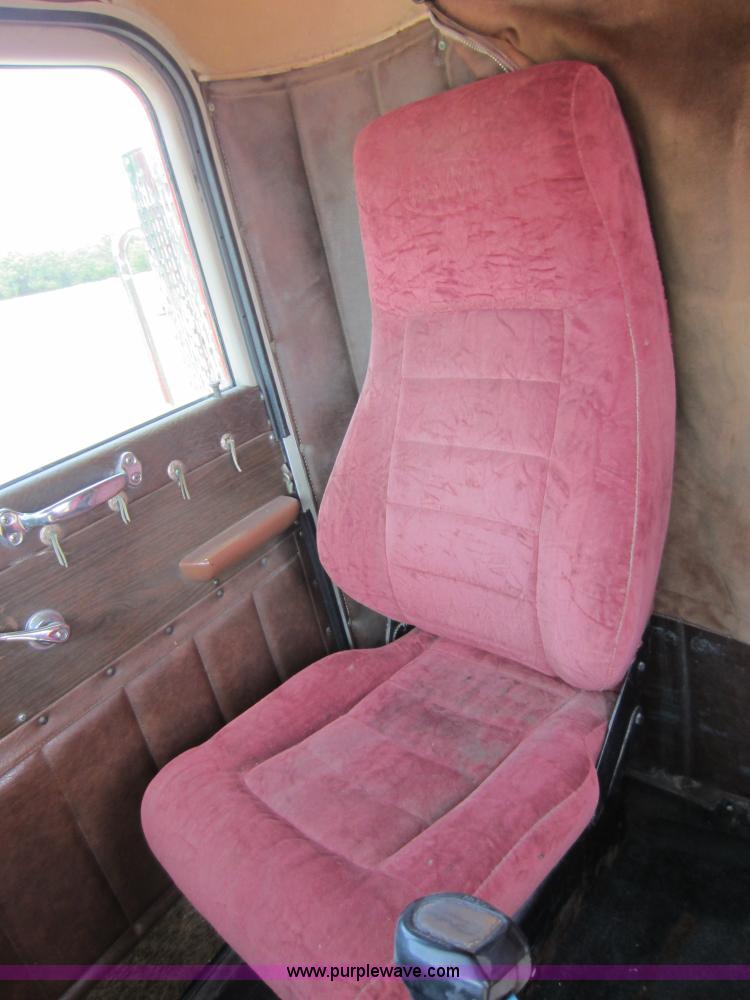 image for item D5574 1974 Peterbilt 359 semi truck