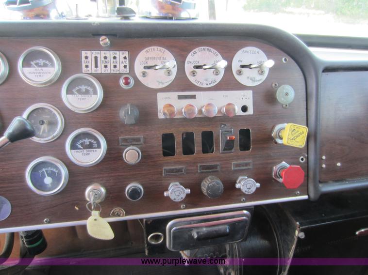 image for item D5574 1974 Peterbilt 359 semi truck