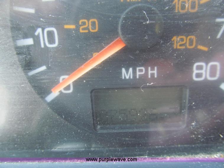 image for item F4524 2000 Volvo WXR semi truck cab and chassis