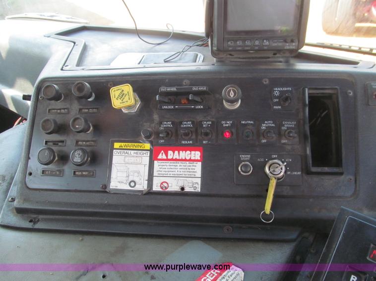 image for item F4524 2000 Volvo WXR semi truck cab and chassis