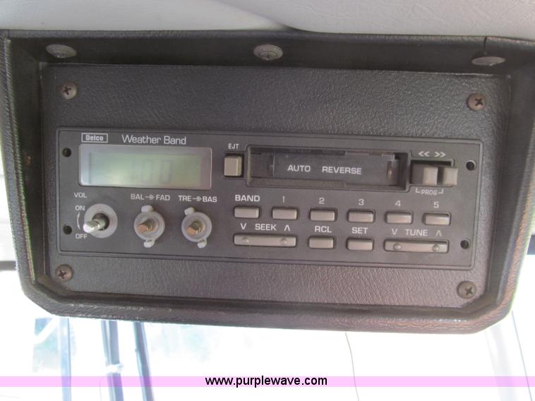 image for item F4524 2000 Volvo WXR semi truck cab and chassis