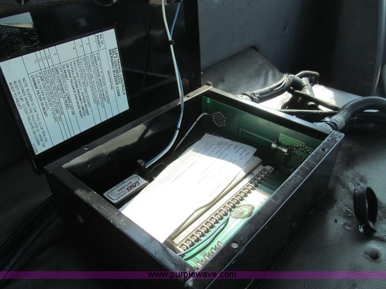 image for item F4524 2000 Volvo WXR semi truck cab and chassis