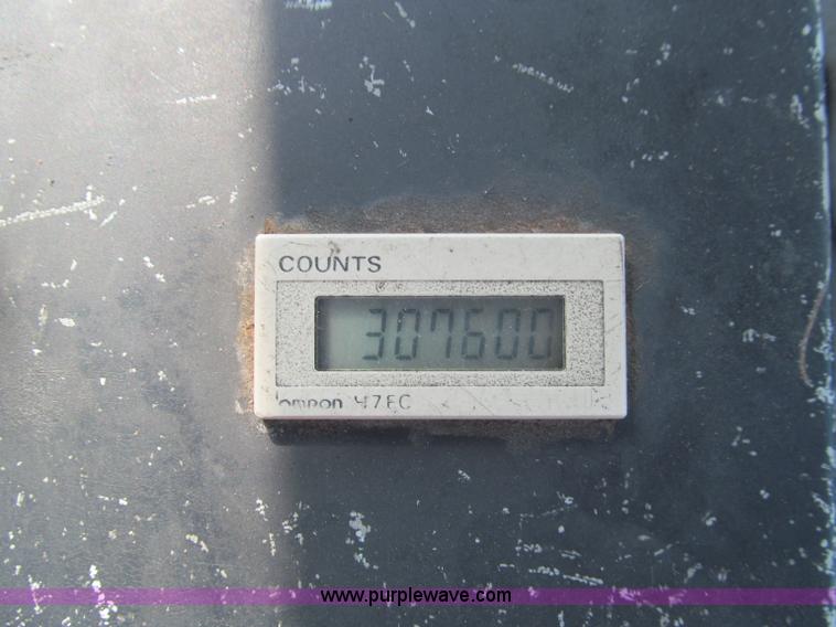 image for item F4524 2000 Volvo WXR semi truck cab and chassis