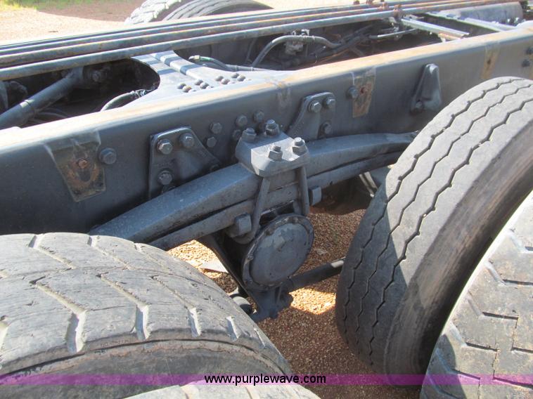 image for item F4524 2000 Volvo WXR semi truck cab and chassis