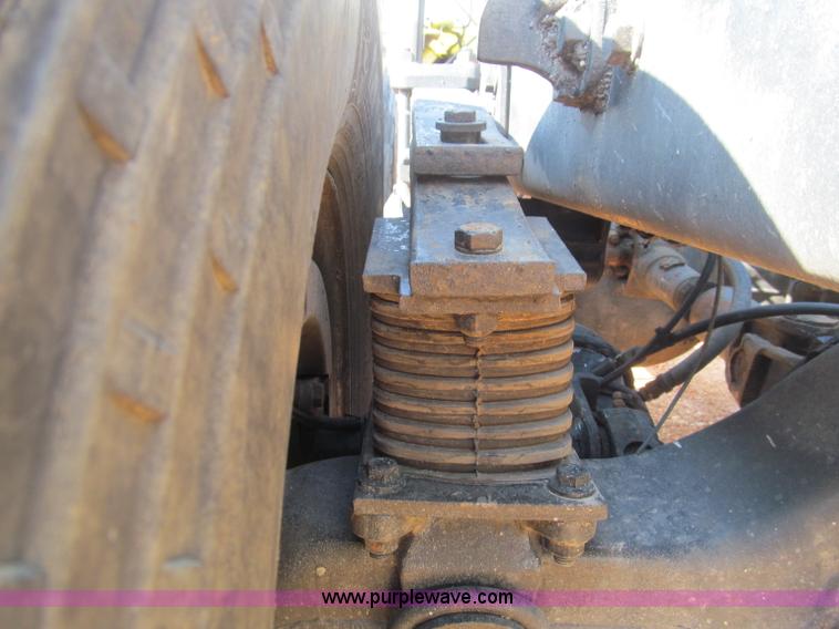 image for item F4524 2000 Volvo WXR semi truck cab and chassis