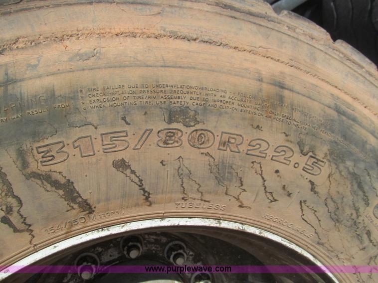 image for item F4524 2000 Volvo WXR semi truck cab and chassis