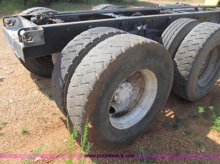 image for item F4524 2000 Volvo WXR semi truck cab and chassis