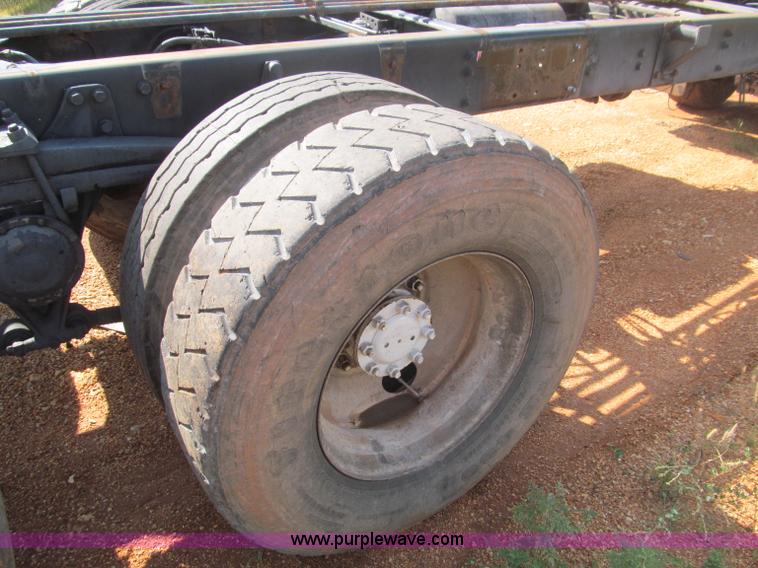 image for item F4524 2000 Volvo WXR semi truck cab and chassis