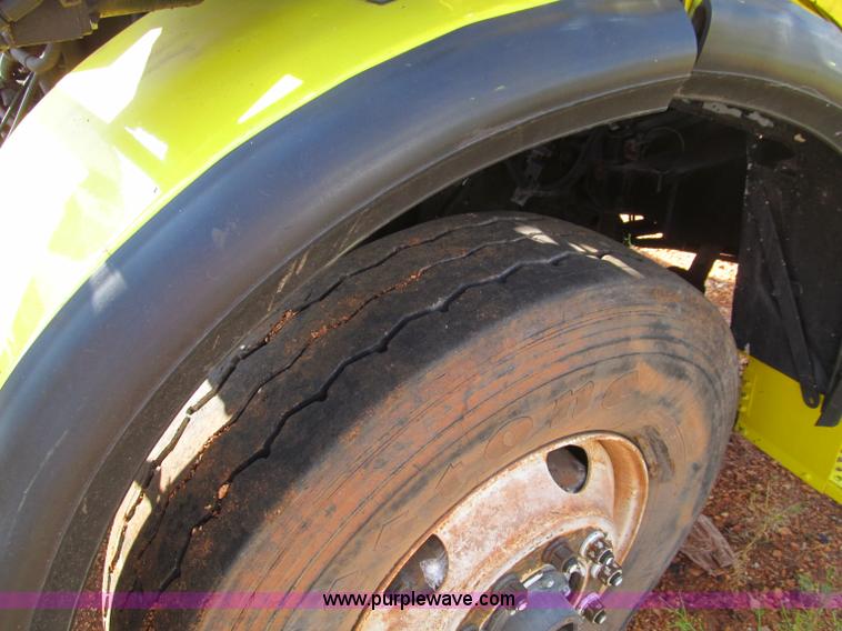 image for item F4524 2000 Volvo WXR semi truck cab and chassis