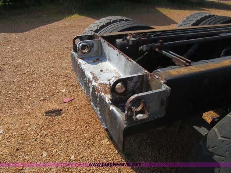 image for item F4524 2000 Volvo WXR semi truck cab and chassis