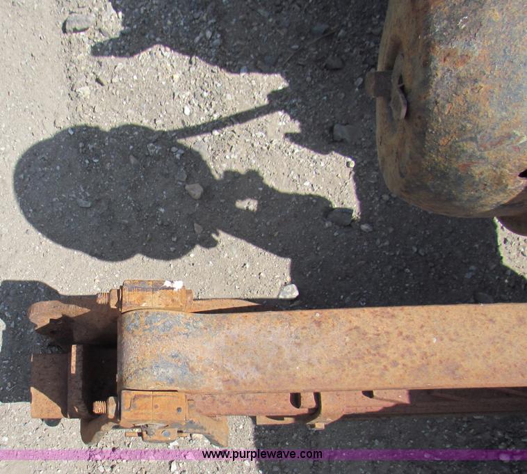 image for item N9090 Rear end removed from 1992 Ford L9000 semi truck