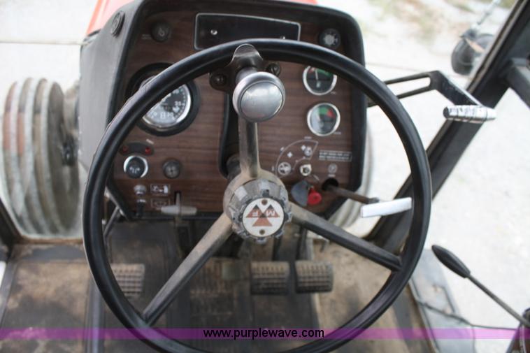 image for item B6928 1981 Massey-Ferguson 2705 tractor