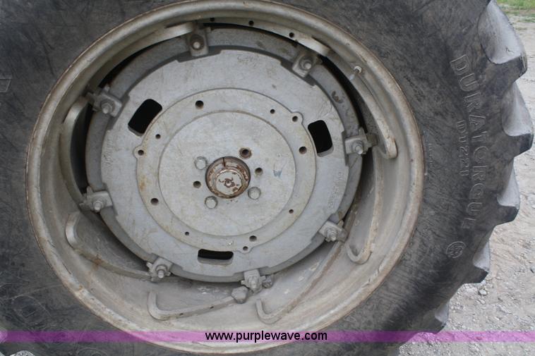 image for item B6928 1981 Massey-Ferguson 2705 tractor