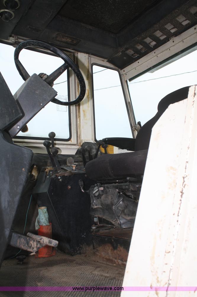 image for item B6929 1979 Case 2290 tractor