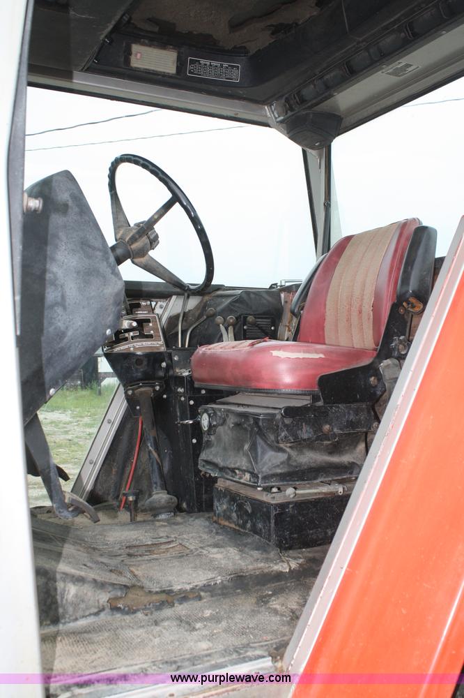 image for item B6930 1978 Massey-Ferguson 2675 tractor