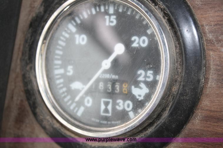 image for item B6930 1978 Massey-Ferguson 2675 tractor