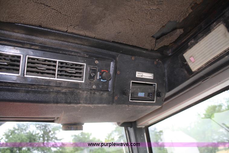 image for item B6930 1978 Massey-Ferguson 2675 tractor