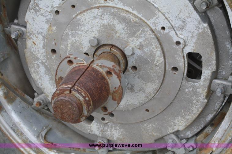 image for item B6930 1978 Massey-Ferguson 2675 tractor