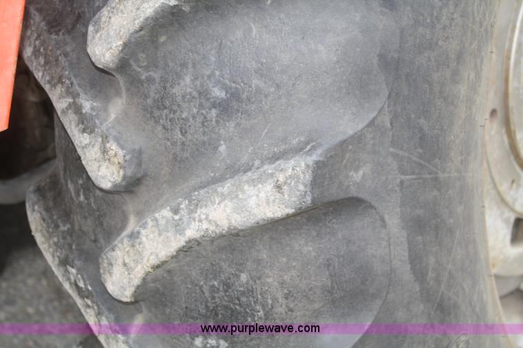 image for item B6930 1978 Massey-Ferguson 2675 tractor