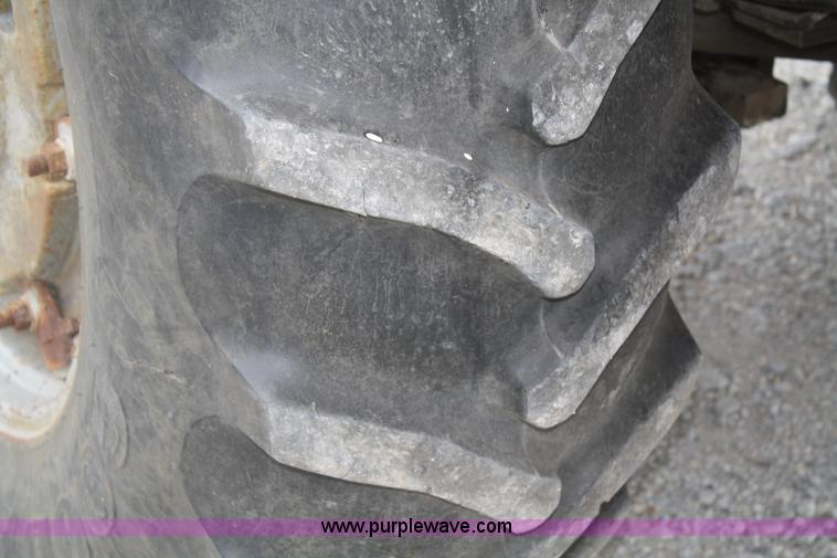 image for item B6930 1978 Massey-Ferguson 2675 tractor