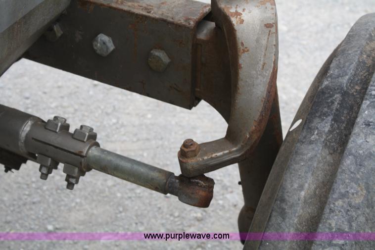 image for item B6930 1978 Massey-Ferguson 2675 tractor