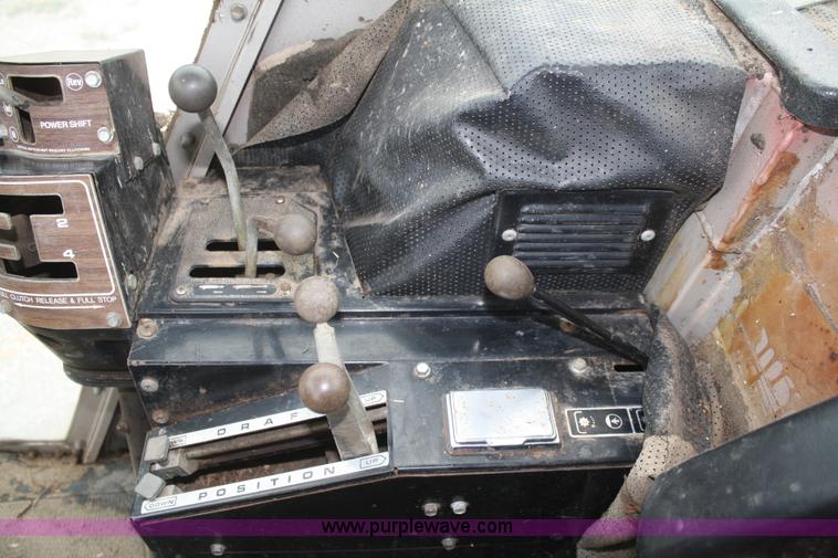 image for item B6930 1978 Massey-Ferguson 2675 tractor