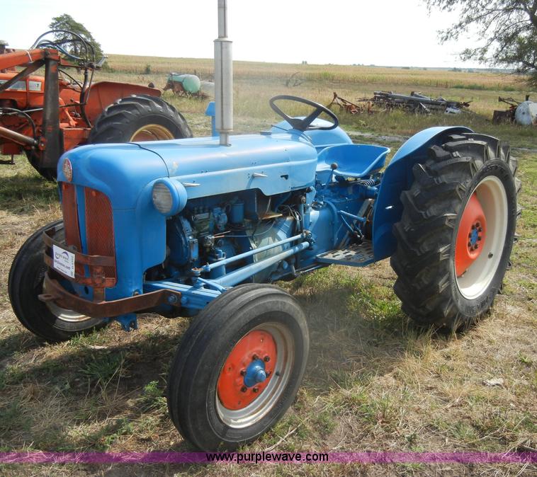 image for item D4322 1958 Fordson Dextra tractor