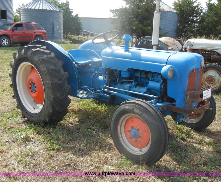 image for item D4322 1958 Fordson Dextra tractor