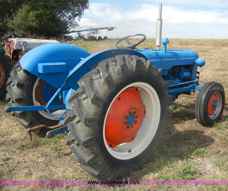 image for item D4322 1958 Fordson Dextra tractor