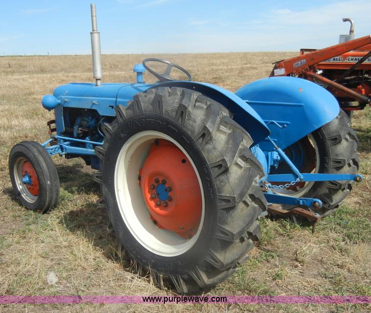 image for item D4322 1958 Fordson Dextra tractor