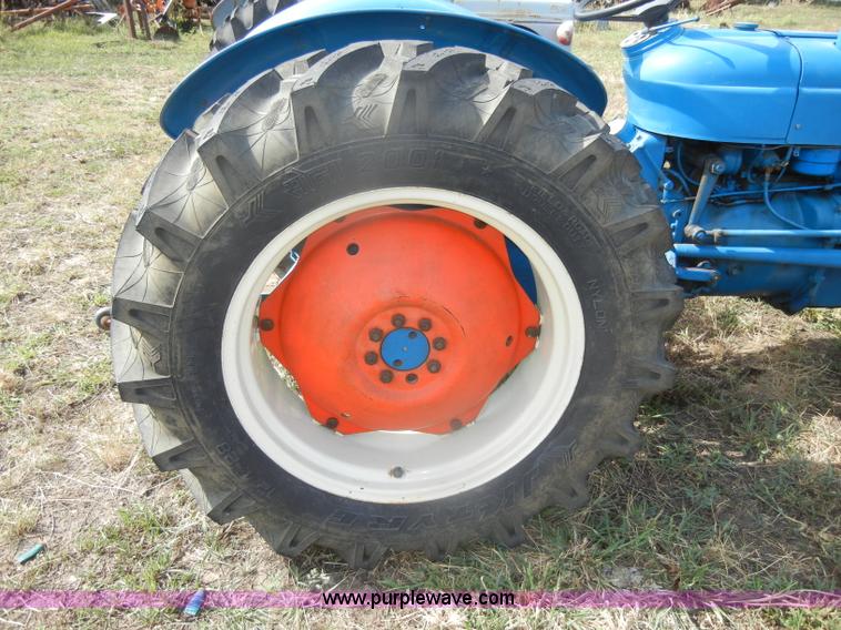 image for item D4322 1958 Fordson Dextra tractor