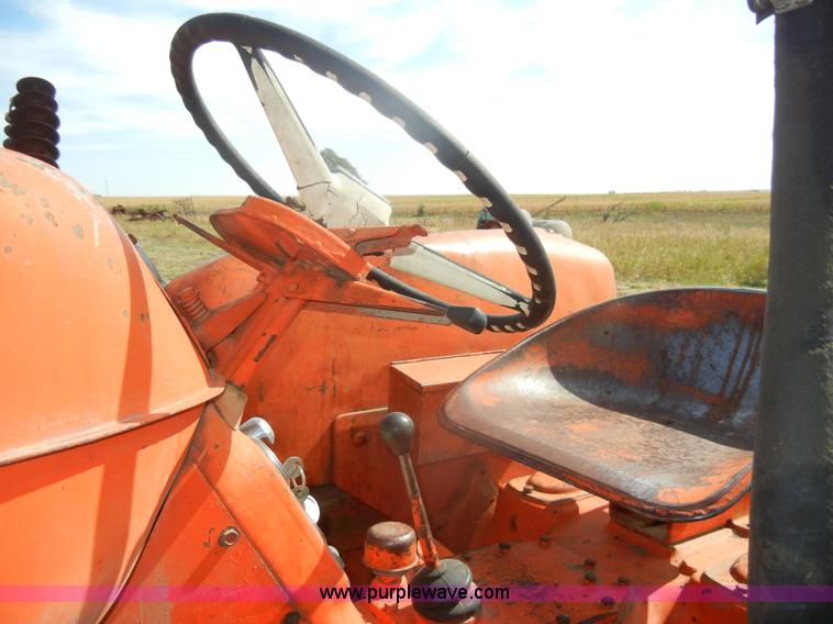 image for item D4323 Allis-Chalmers D17 tractor