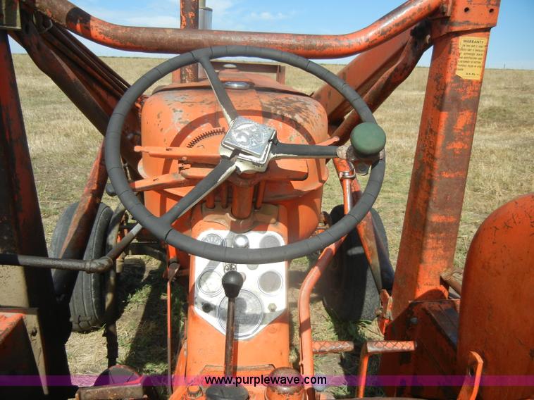 image for item D4323 Allis-Chalmers D17 tractor