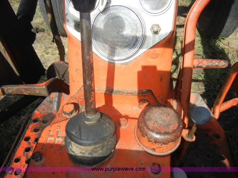 image for item D4323 Allis-Chalmers D17 tractor